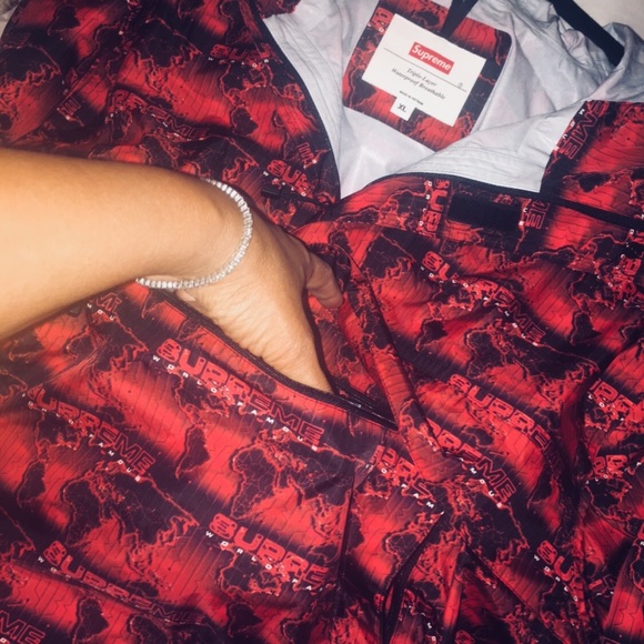 NWOT SUPREME HOODIE WINDBREAKER - Picture 8 of 8